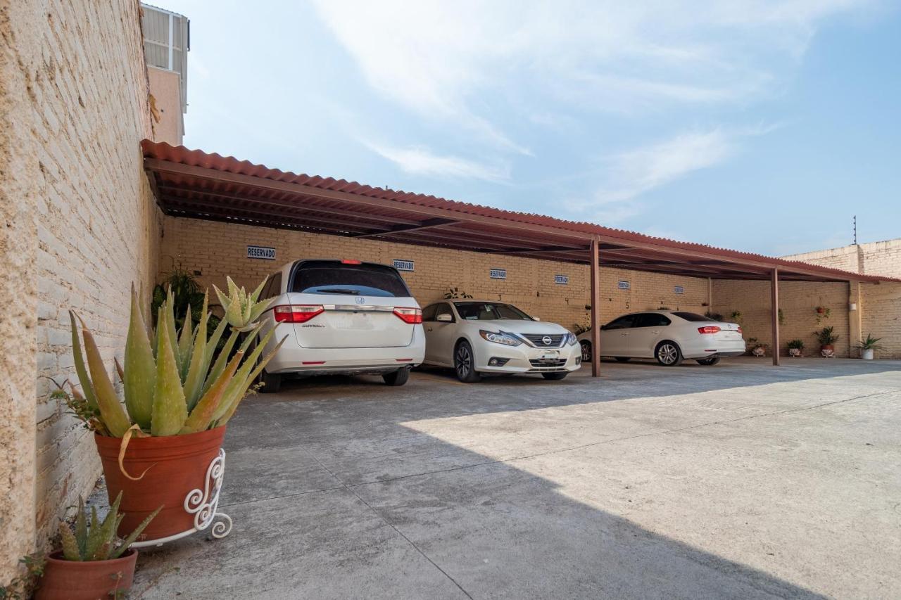 Hotel Casa Garatusa Yuriria ภายนอก รูปภาพ