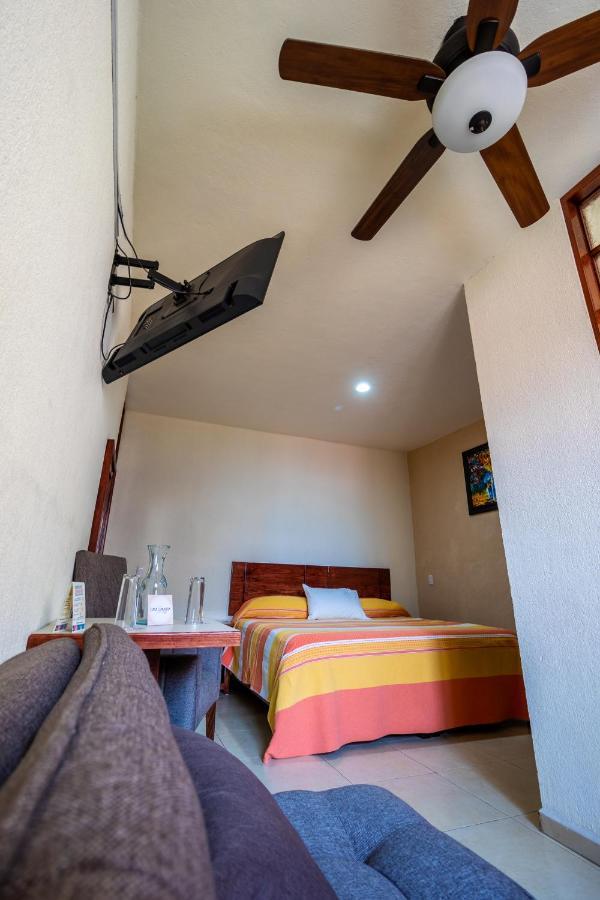 Hotel Casa Garatusa Yuriria ภายนอก รูปภาพ
